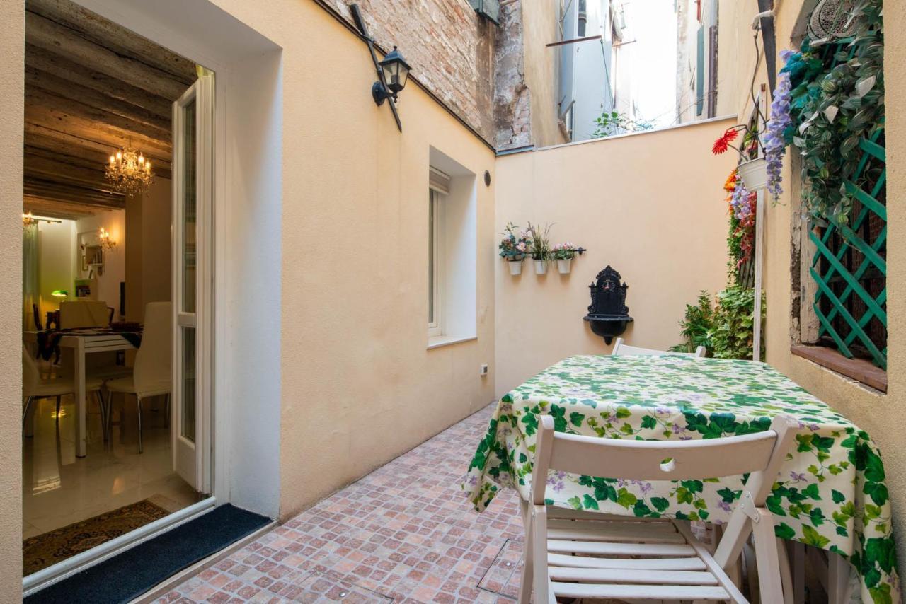 Loving In Venice, 5 Stars Zewnętrze zdjęcie